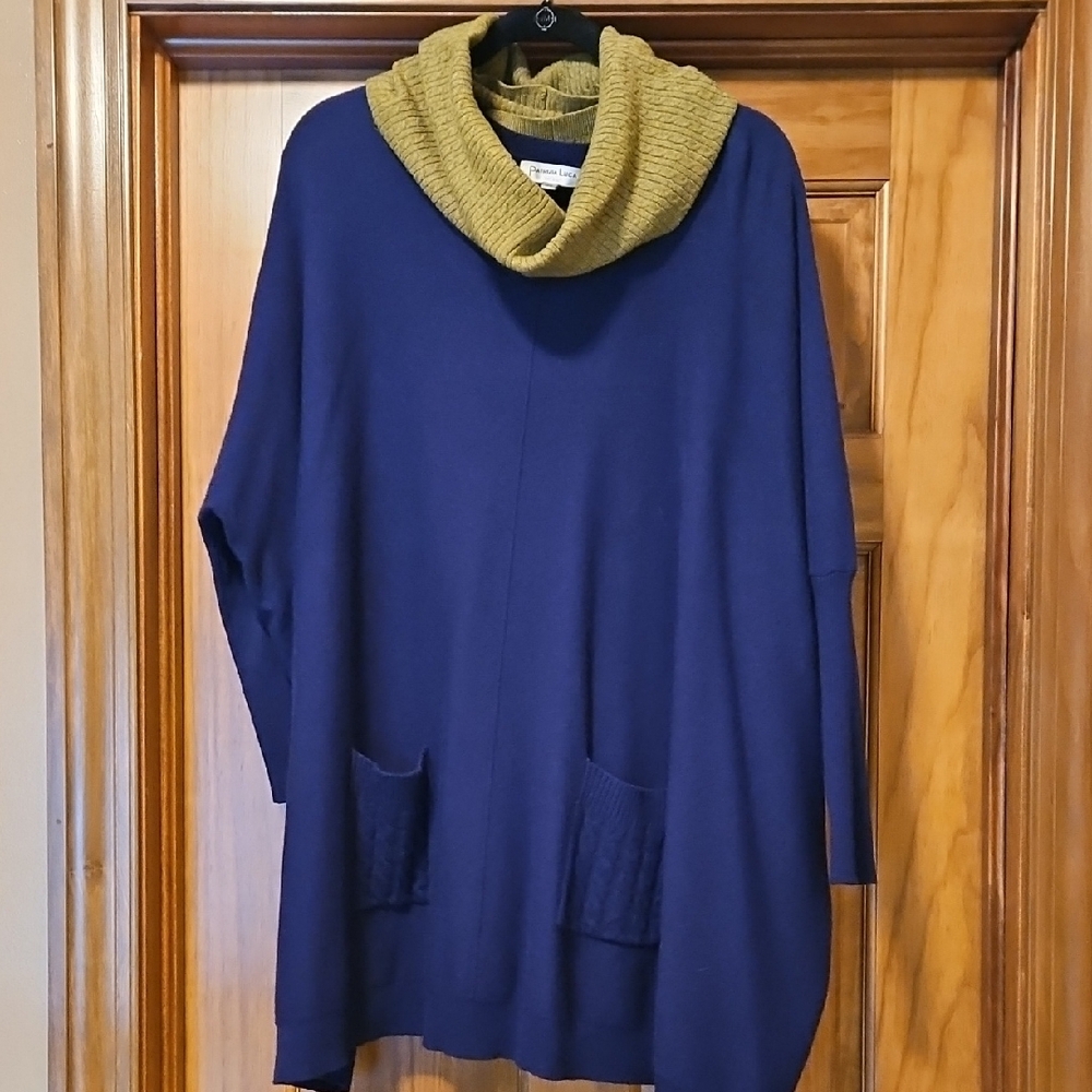 Women's Blue and Green Sweater
